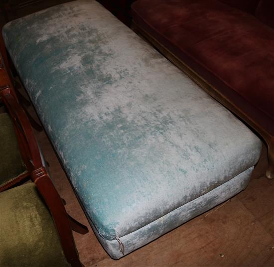 Large upholstered ottoman(-)